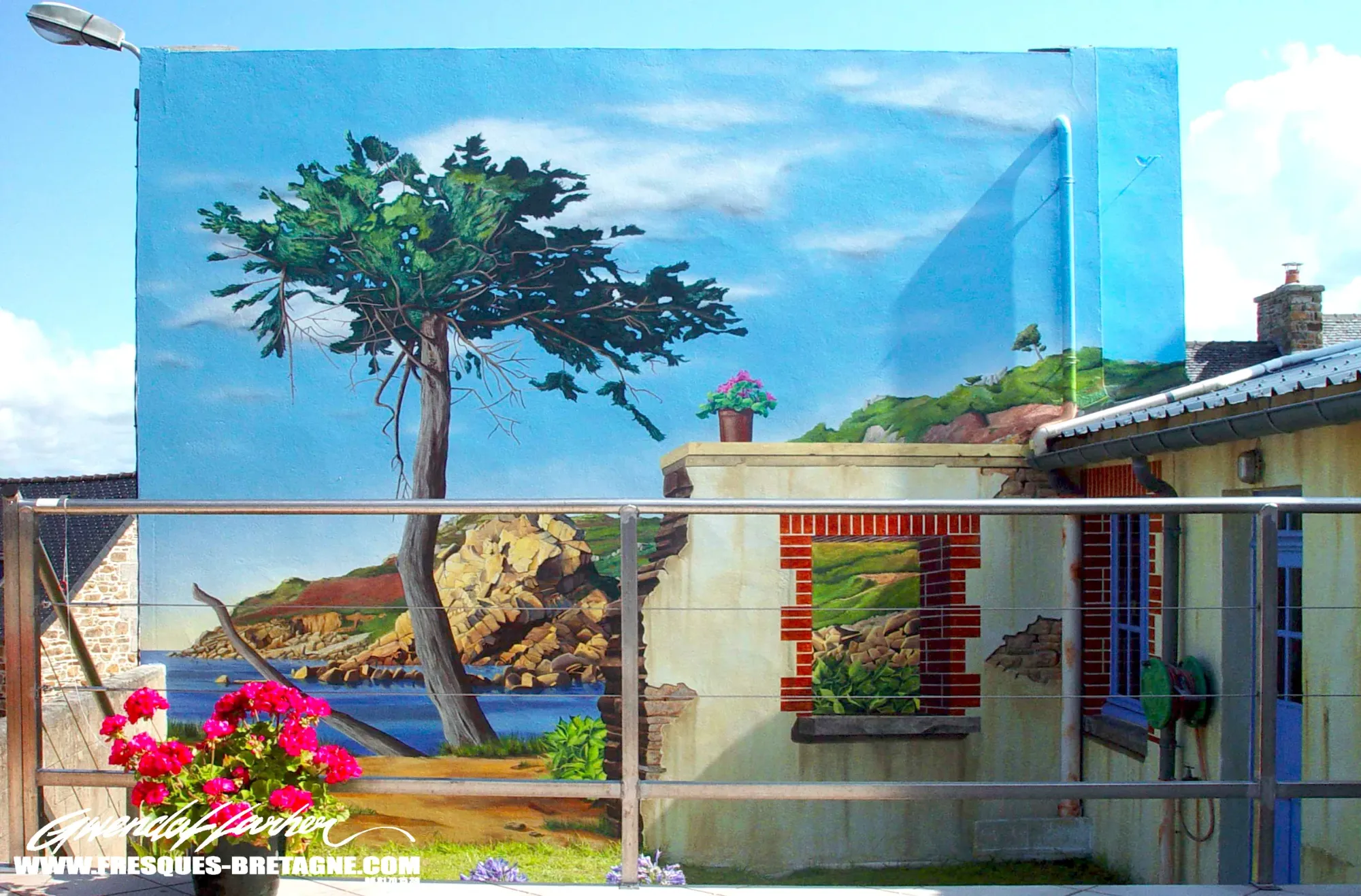 Fresque en trompe-l'œil, pin maritime et paysage côtier, mur mitoyen à Carantec